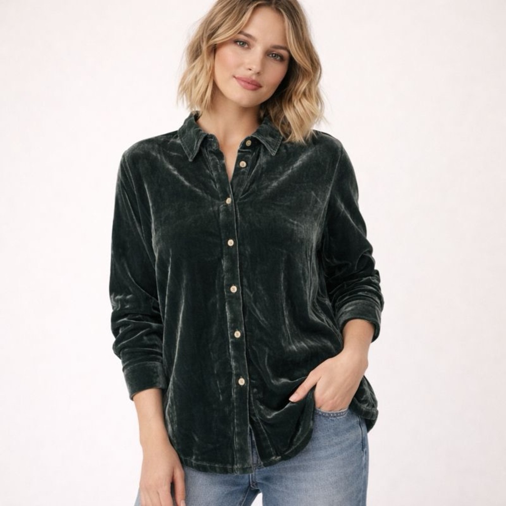 Faherty green velvet button up top size S NEW